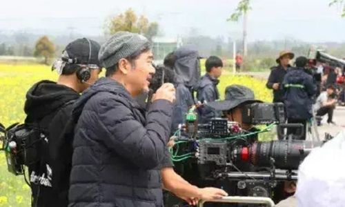 张国立剧组拍戏“封路”(张国立拍戏封路引不满)