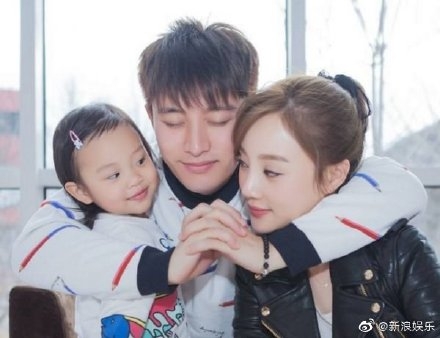 湖南台跨年晚会王一博踩坏地板是怎么回事(王一博跳地板舞)