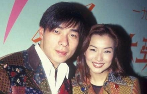 许志安演唱会遭嘘粉丝当场起哄(许志安借你耳朵听演唱会) 许志安演唱会遭嘘粉丝当场起哄(许志安借你耳朵听演唱会)