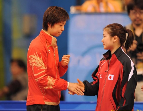 福原爱被张怡宁打哭视频(福原爱被张怡宁吊打视频)