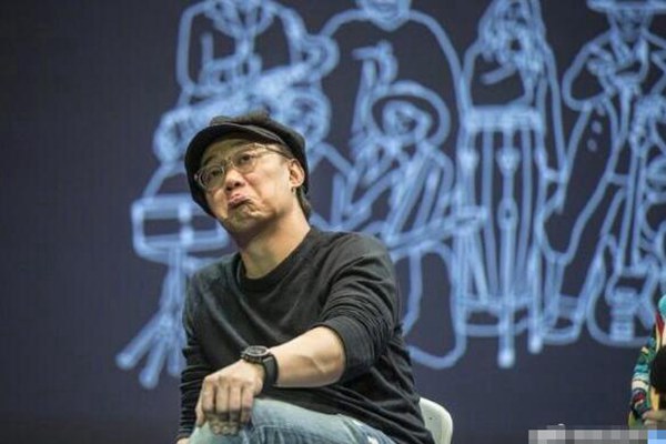 陈奕迅14岁女儿早恋与男友当街缠绵(陈奕迅男孩子)