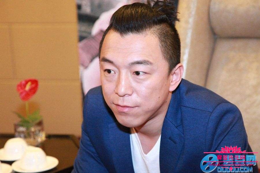 黄渤为什么被人叫青岛贵妇？黄渤很丑但是却(黄渤是青岛人或烟台人)