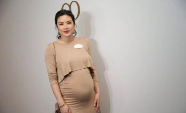 刘诗诗朱一龙新剧路透曝光引热议(朱一龙刘诗诗吻戏路透)