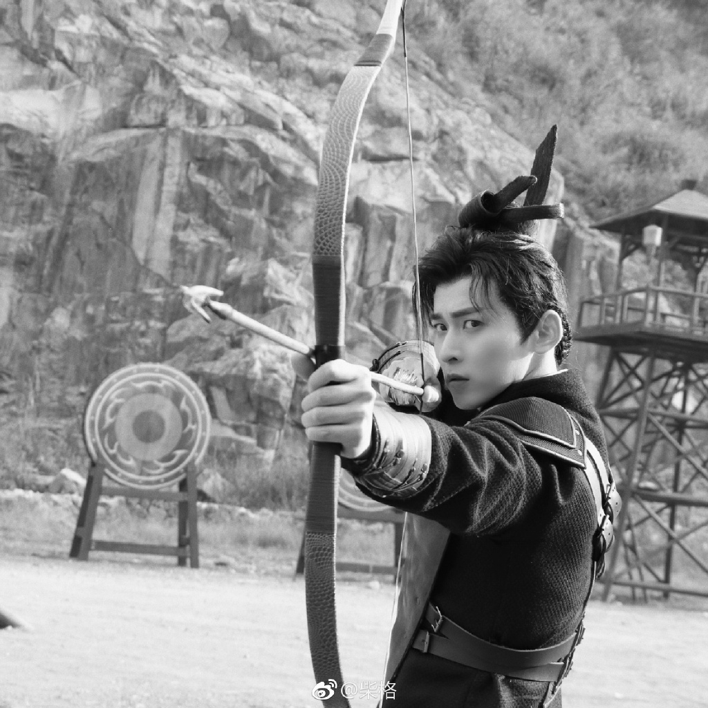 柴格和何炅是啥关系(和何炅有关系的阿格是谁)