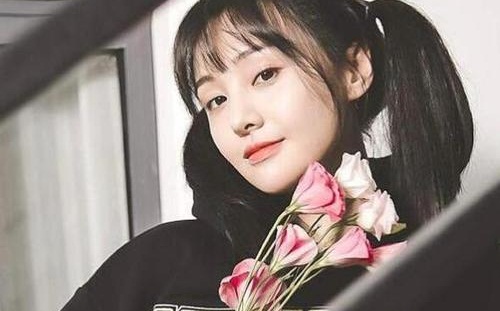 郑爽最新图片晒自拍配文我说了算回应粉丝(郑爽发图片)