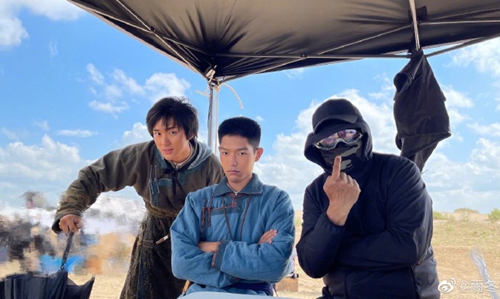 尔冬升斥经纪公司违规接走演员(尔冬升旗下艺人)