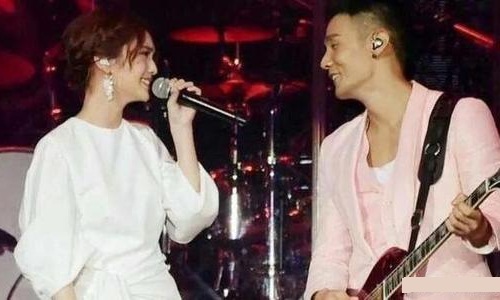 李荣浩为杨丞琳庆生互动引热议(李荣浩零点晒照为杨丞琳庆生) 李荣浩为杨丞琳庆生互动引热议(李荣浩零点晒照为杨丞琳庆生)