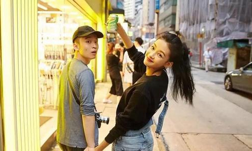 孙怡女儿骑车背影照萌翻了(孙怡侧颜照)