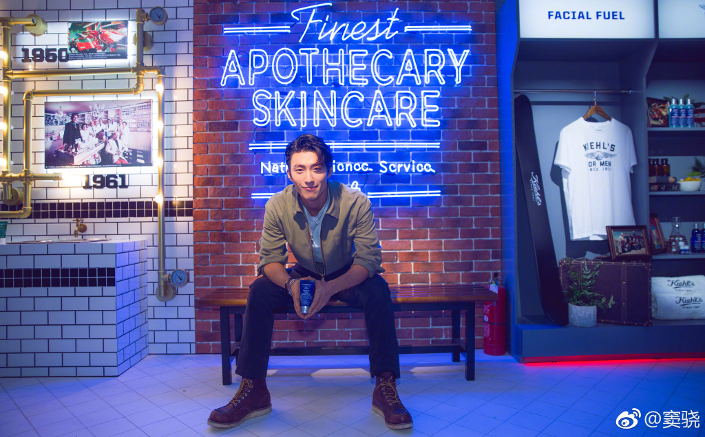 周冬雨被爆恋上英语助教是怎么回事(周冬雨疑与助教相恋)