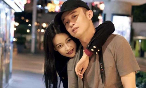 孙怡女儿骑车背影照萌翻了(孙怡侧颜照)