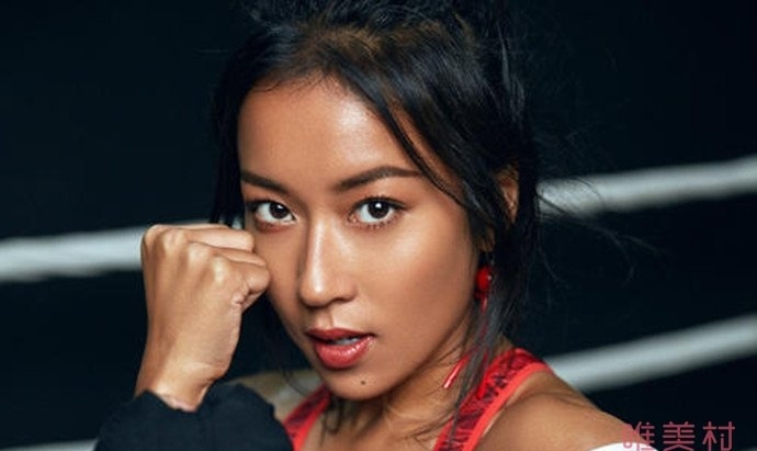 吉克隽逸唱歌鞋掉了(吉克隽逸鞋子)