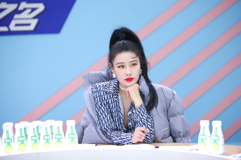 袁娅维和吴昕唱的歌叫什么？袁娅维和吴昕在(袁娅维在歌手唱的歌)