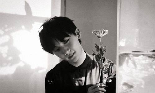 马嘉祺进考场前和老师击掌(马嘉祺进考场前与老师击掌)