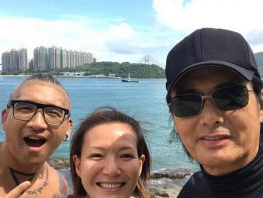 周润发到底有多少钱？周润发捐献财产56亿(周润发捐出多少钱)