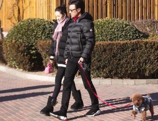 妻子的浪漫旅行：林峯在厕所求婚张馨月(妻子的浪漫旅行张馨月是谁)