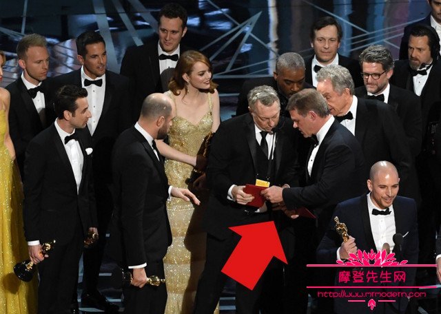 奥斯卡拿错信封乌龙事件原因解密 奥斯卡拿错信封乌龙事件原因解密