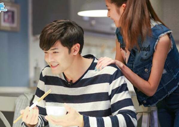 妻子的浪漫旅行：林峯在厕所求婚张馨月(妻子的浪漫旅行张馨月是谁)