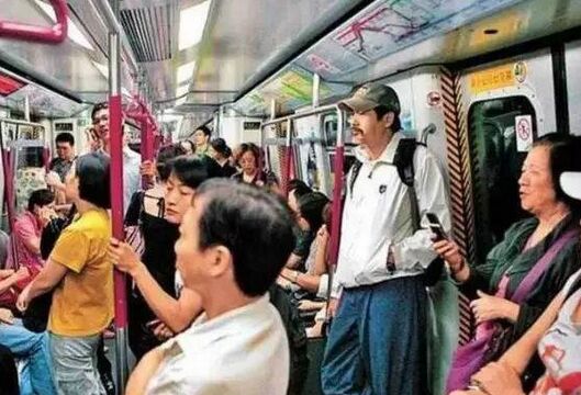 周润发到底有多少钱？周润发捐献财产56亿(周润发捐出多少钱)