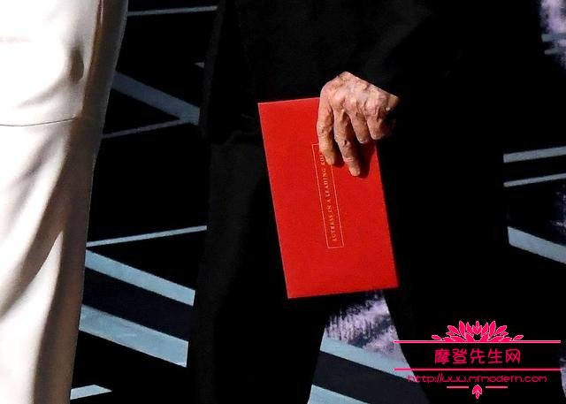 奥斯卡拿错信封乌龙事件原因解密 奥斯卡拿错信封乌龙事件原因解密