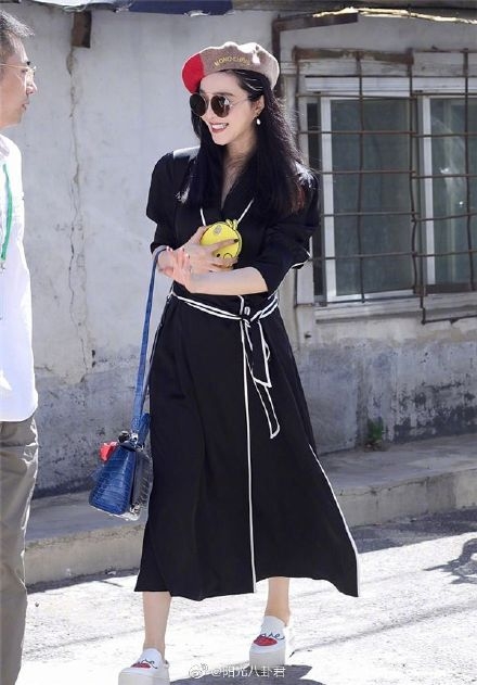 网曝范冰冰被富豪包养(范冰冰200万陪富商)