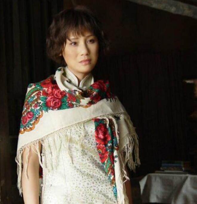 李建群的眼睛是睁不开吗