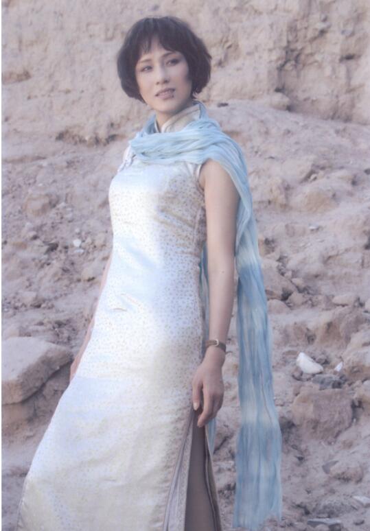 李建群的眼睛是睁不开吗