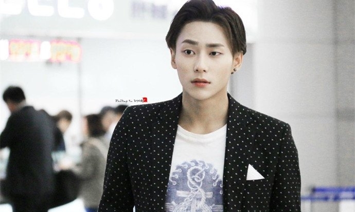 UNIQ金圣柱入伍晒手写信告别粉丝