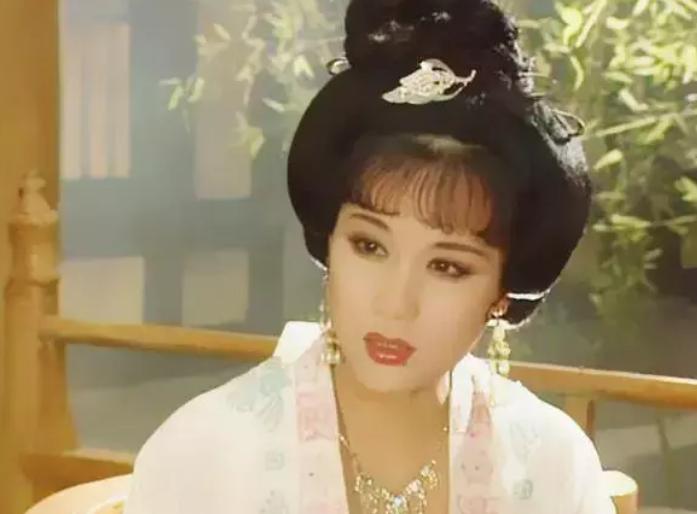 李建群的眼睛是睁不开吗