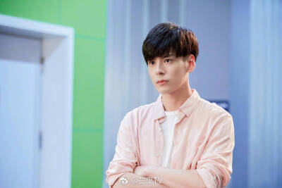 魏哲鸣与老婆王岚已离婚详情(魏哲鸣前妻王岚新男友) 魏哲鸣与老婆王岚已离婚详情(魏哲鸣前妻王岚新男友)