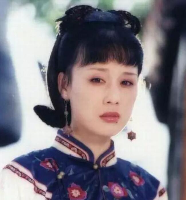 李建群的眼睛是睁不开吗