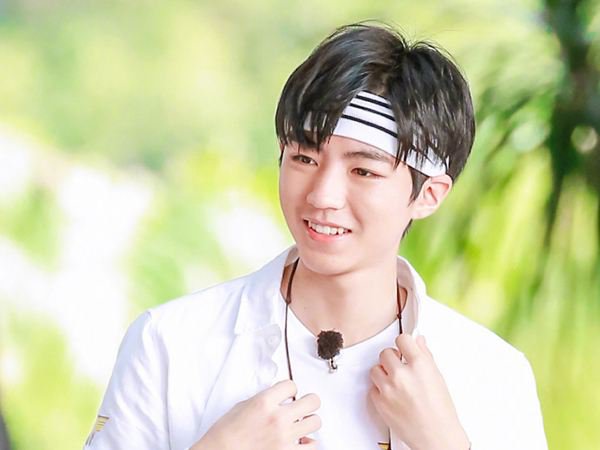 白敬亭腹肌照曝光(白敬亭秀腹肌)