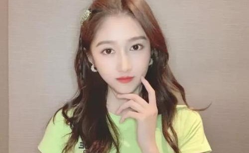 关晓彤追星成功获贾斯汀比伯翻牌(关晓彤贾斯汀比伯演唱会)