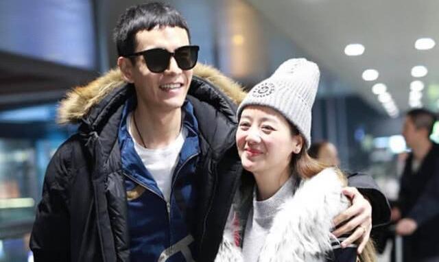 辛芷蕾翟天临亲密出行被拍(没分手!辛芷蕾深夜返回翟天临住所)