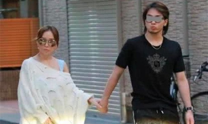 滨崎步现在的状况爱情落寞(滨崎步现任男友)