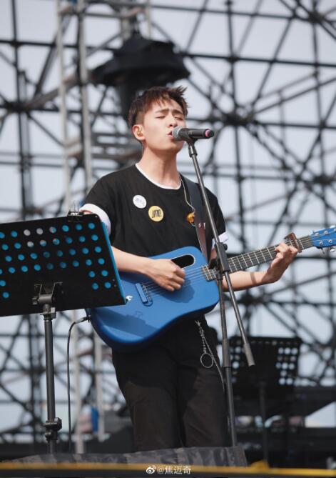 焦迈奇喜欢男的是同志？他为什么这么吸引男