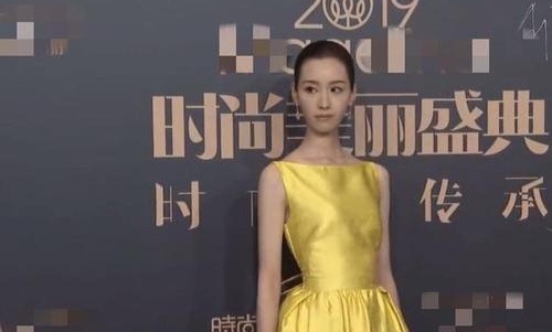 陈都灵晚会图片被指对主持人翻白眼(陈都灵上春晚)