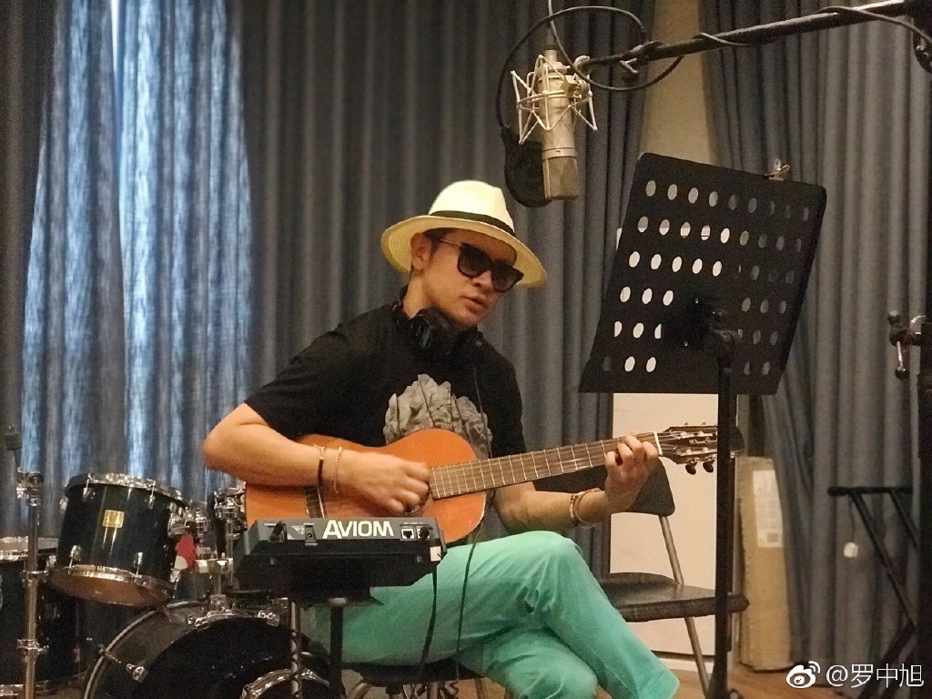 罗中旭耳朵被砍掉了一大半？罗中旭的女友是