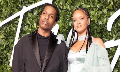 蕾哈娜与男星徳瑞克厕所激战实拍(蕾哈娜男友)