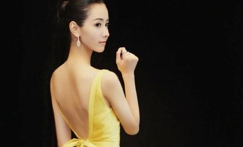 陈都灵晚会图片被指对主持人翻白眼(陈都灵上春晚)