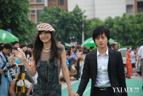 歌手李健妻子的照片(李健与妻子照片)