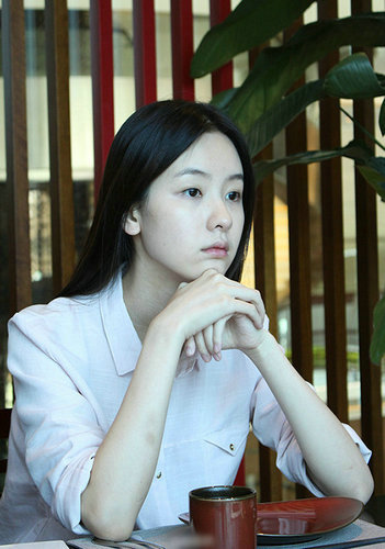 陈都灵和章泽天长相对比图(章泽天陈都灵素颜照片)