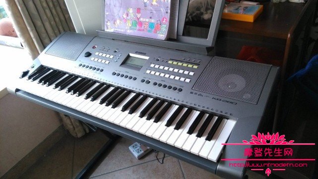 刘嘉卓让高晓松砸琴的视频