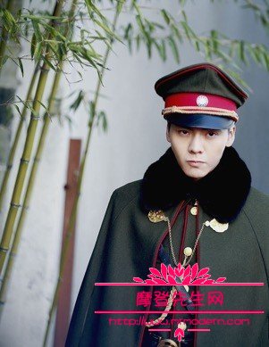 陈伟霆玩制服诱惑的照片