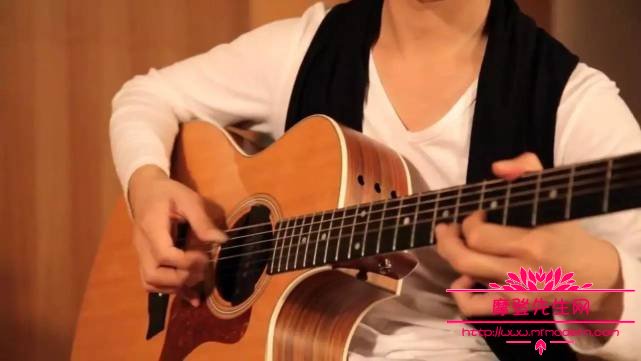 刘嘉卓让高晓松砸琴的视频