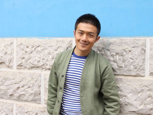 李泽锋是李亚鹏的侄子吗?李泽锋的爸爸是谁 李泽锋是李亚鹏的侄子吗?李泽锋的爸爸是谁