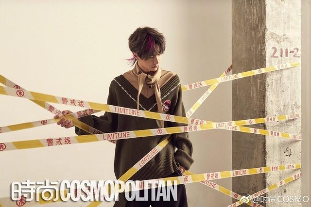 王一博背影封面曝光太惊艳(王一博最新背景图)