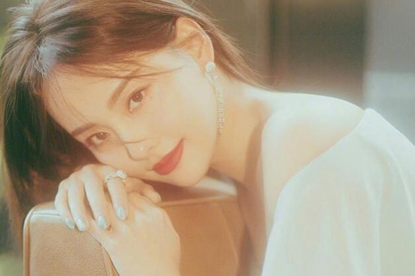 张嘉倪回应拒合影被骂蛇精脸 张嘉倪回应拒合影被骂蛇精脸