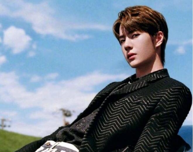 王一博背影封面曝光太惊艳(王一博最新背景图) 王一博背影封面曝光太惊艳(王一博最新背景图)