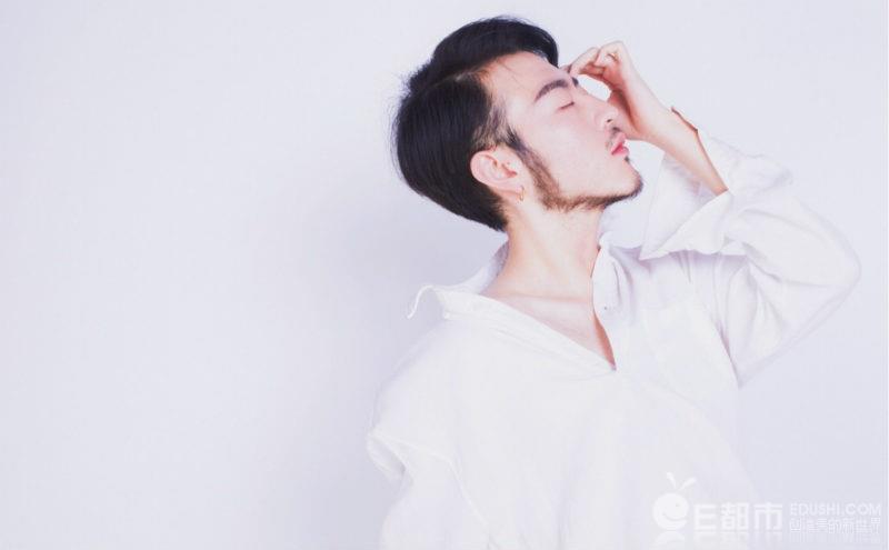 戏精牡丹是基佬吗？基佬为什么喜欢健身被人