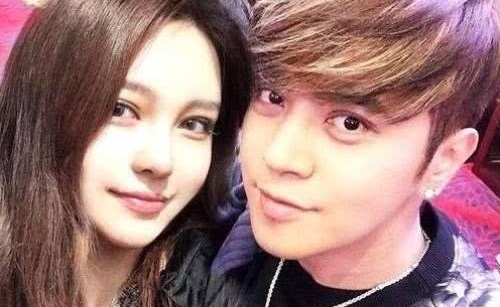 郑爽微博评论周扬青为何被骂迷惑发言(郑爽回应周扬青事情)